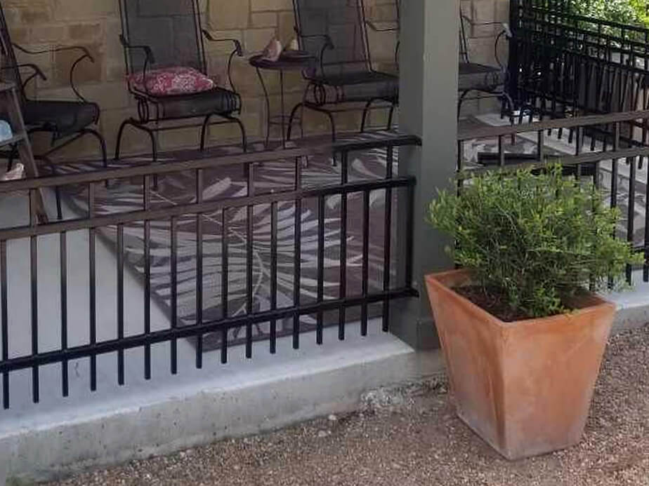 Aluminum Dog Fencing in Bastrop Texas