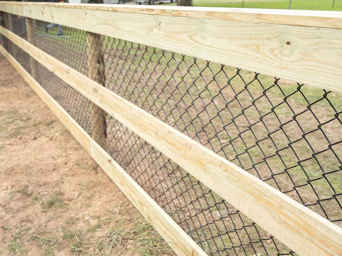 Bastrop, Texas Mina style 3 rail wire wood fence installation company 