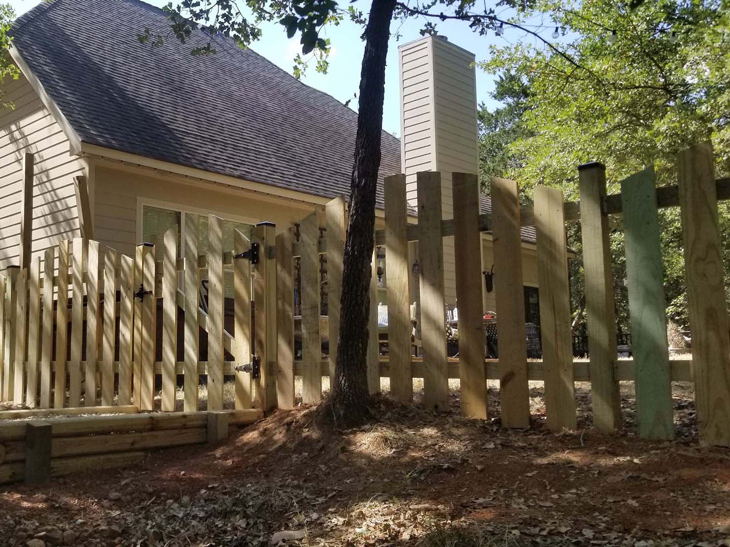 Bastrop Texas residential fencing contractor