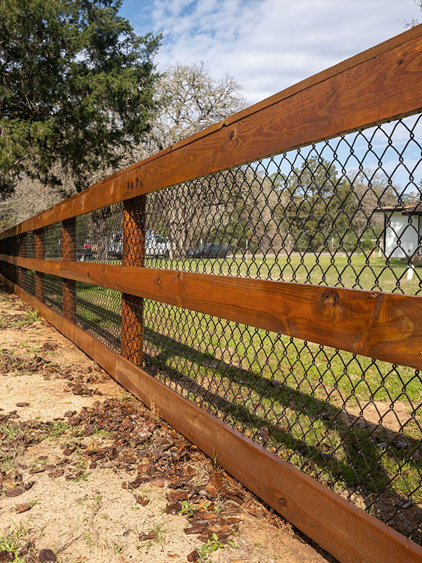 Aluminum Fence, Ornamental Iron Fence,  Vinyl fence, Wood Fence and chain link fence options in the Elgin Texas area.